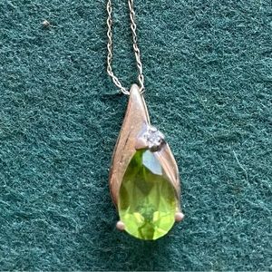 Sweet peridot with diamond gold necklace